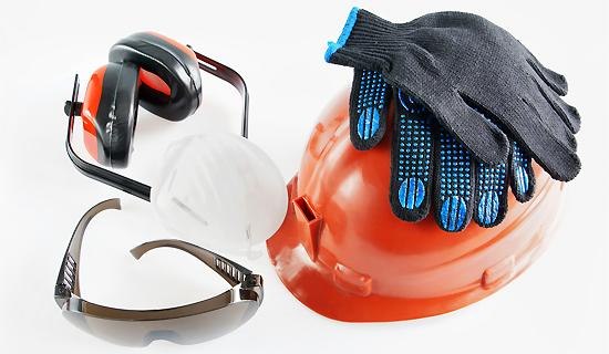 Ensemble de casque, gants, lunettes et protections auditives